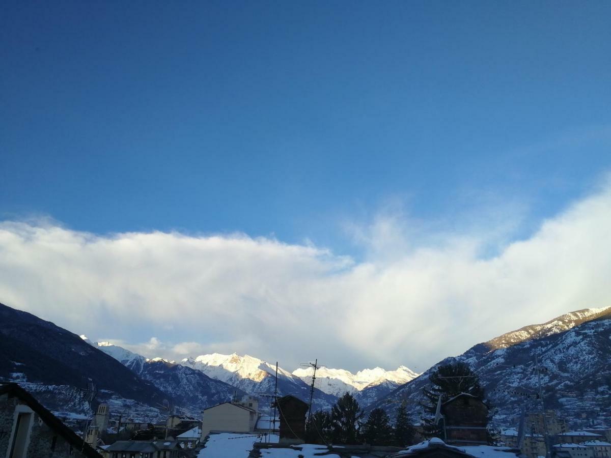 Appartamento Nel Centro Storico Di Aosta Con Vista Sui Ghiacciai Dış mekan fotoğraf