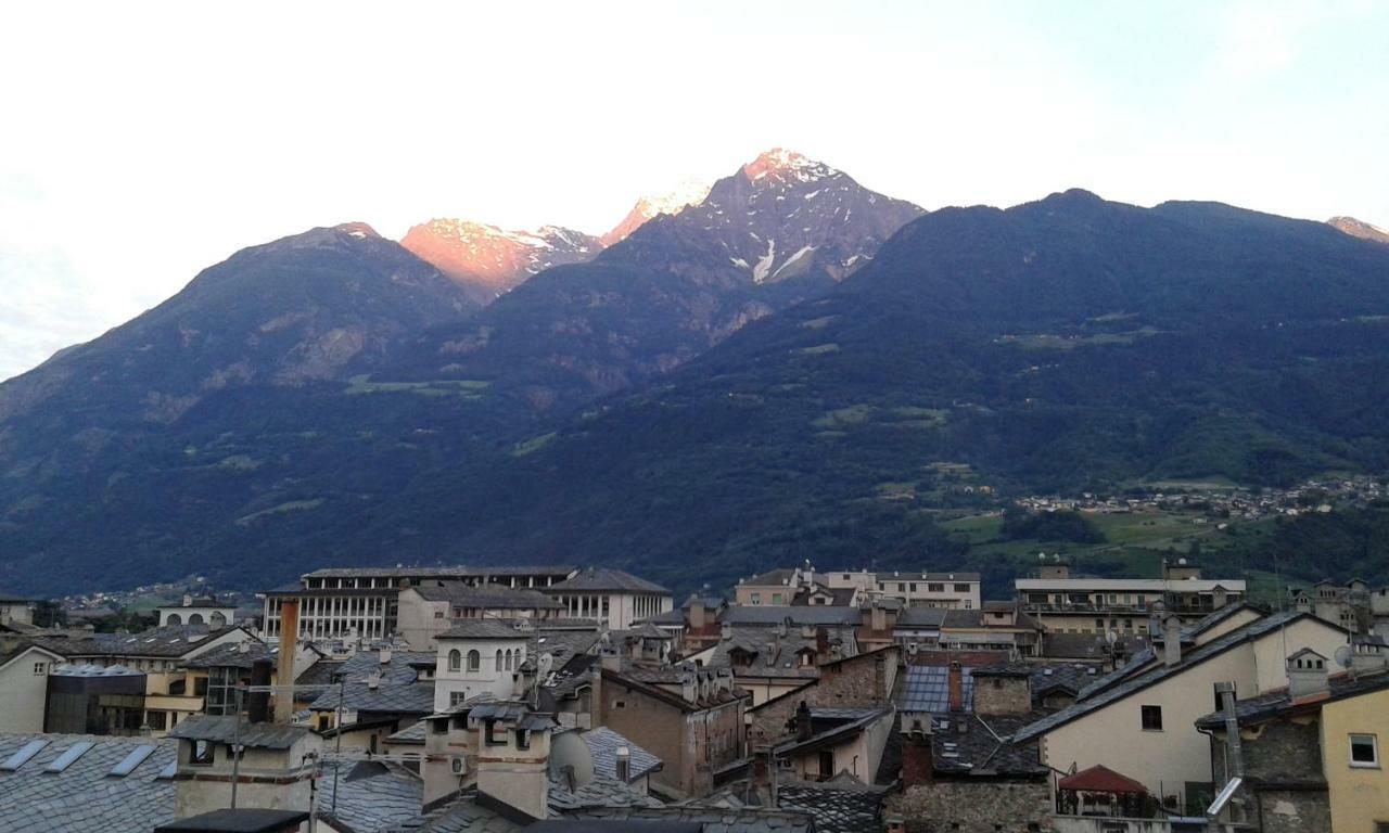 Appartamento Nel Centro Storico Di Aosta Con Vista Sui Ghiacciai Dış mekan fotoğraf